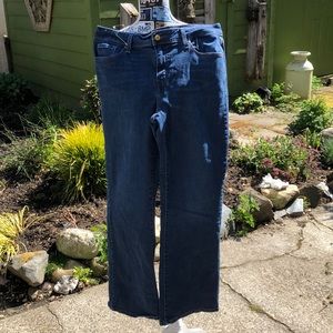 Levi’s 527 curvy bootcut jeans
